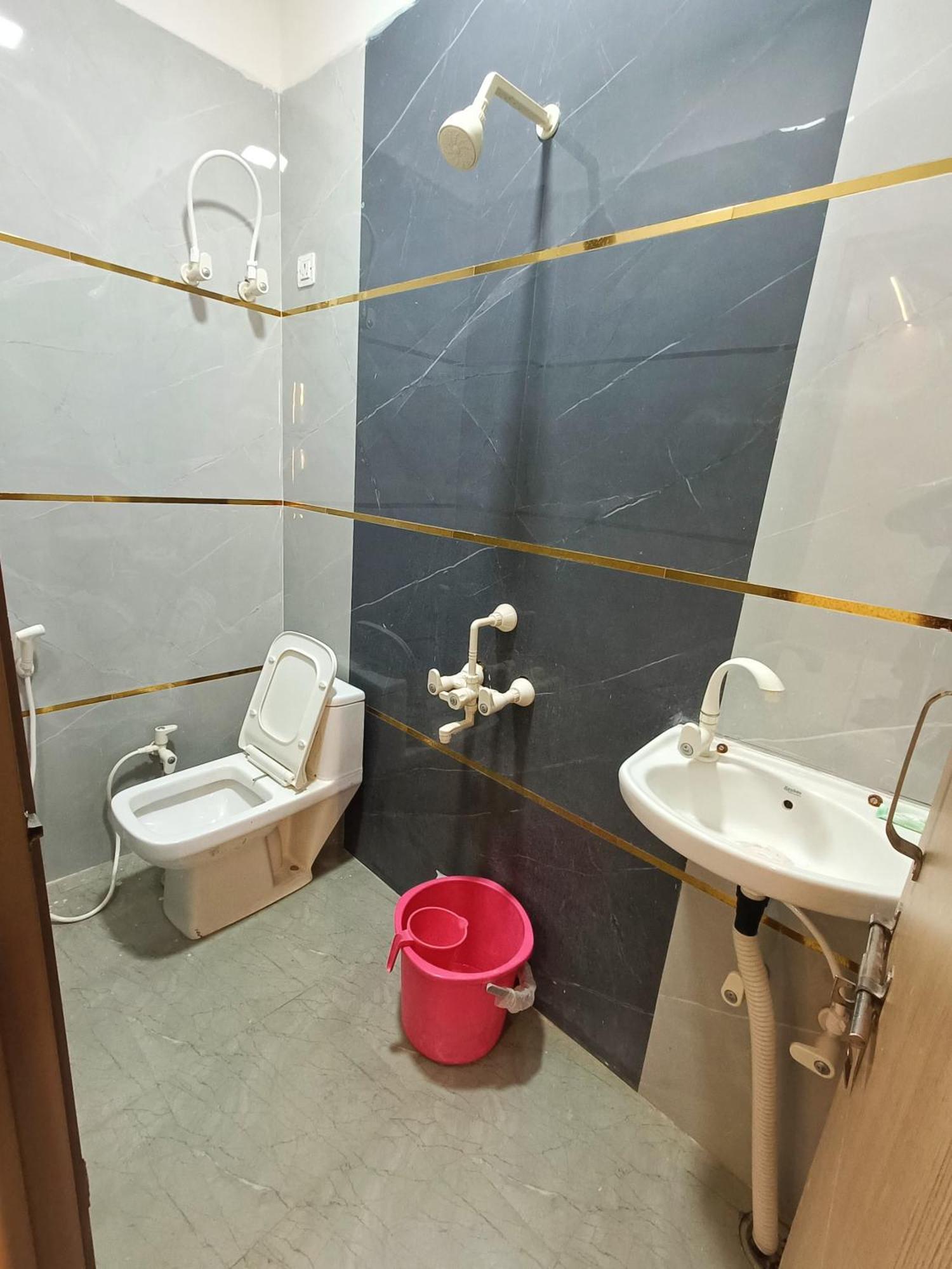 Hotel Shri Radha Rani Kripa Dham Mathura Esterno foto